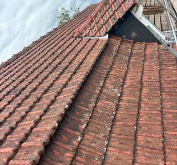 Réalisation d'une toiture en tuiles 44 koramic rustique sur Thiant