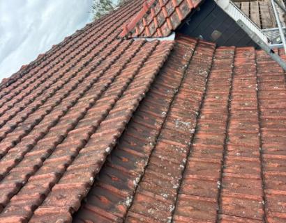 Réalisation d'une toiture en tuiles 44 koramic rustique sur Thiant