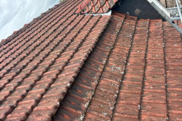 Réalisation d'une toiture en tuiles 44 koramic rustique sur Thiant