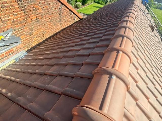 Réalisation d'une toiture en tuiles 44 koramic rustique sur Thiant