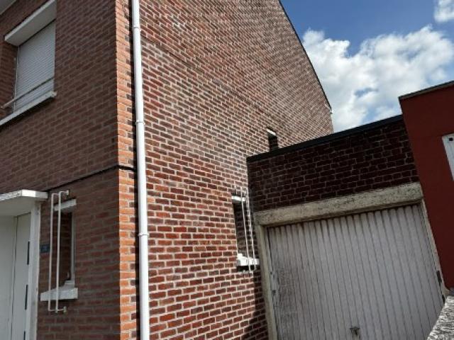 Rénovation façade , pignon , cache moineaux et gouttière PVC blanc