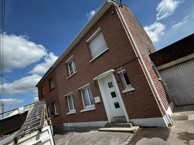 Rénovation façade , pignon , cache moineaux et gouttière PVC blanc